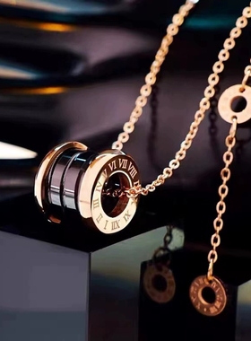 钛钢小蛮腰项链黑陶瓷玫瑰金不掉色吊坠锁骨链情侣男女款轻奢小众