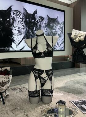 Mrspanda.反叛甜心红色黑色粉色蕾丝挂脖3件套性感高级刺绣甜美