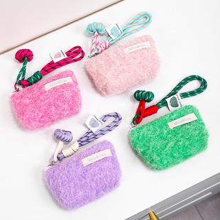新款简约时尚毛绒化妆包纯色可爱收纳包日常出门便携手拿化妆包