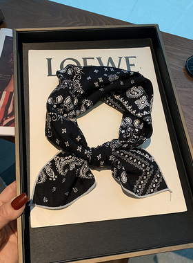 丝巾小方巾女包头复古高级感黑色腰果花领巾 搭西装的ins头巾发带