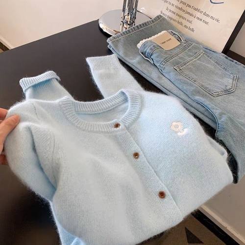 浙江普院毛衣桐乡高端嘉兴濮院浣熊开衫女秋冬浅蓝色针织外套上衣