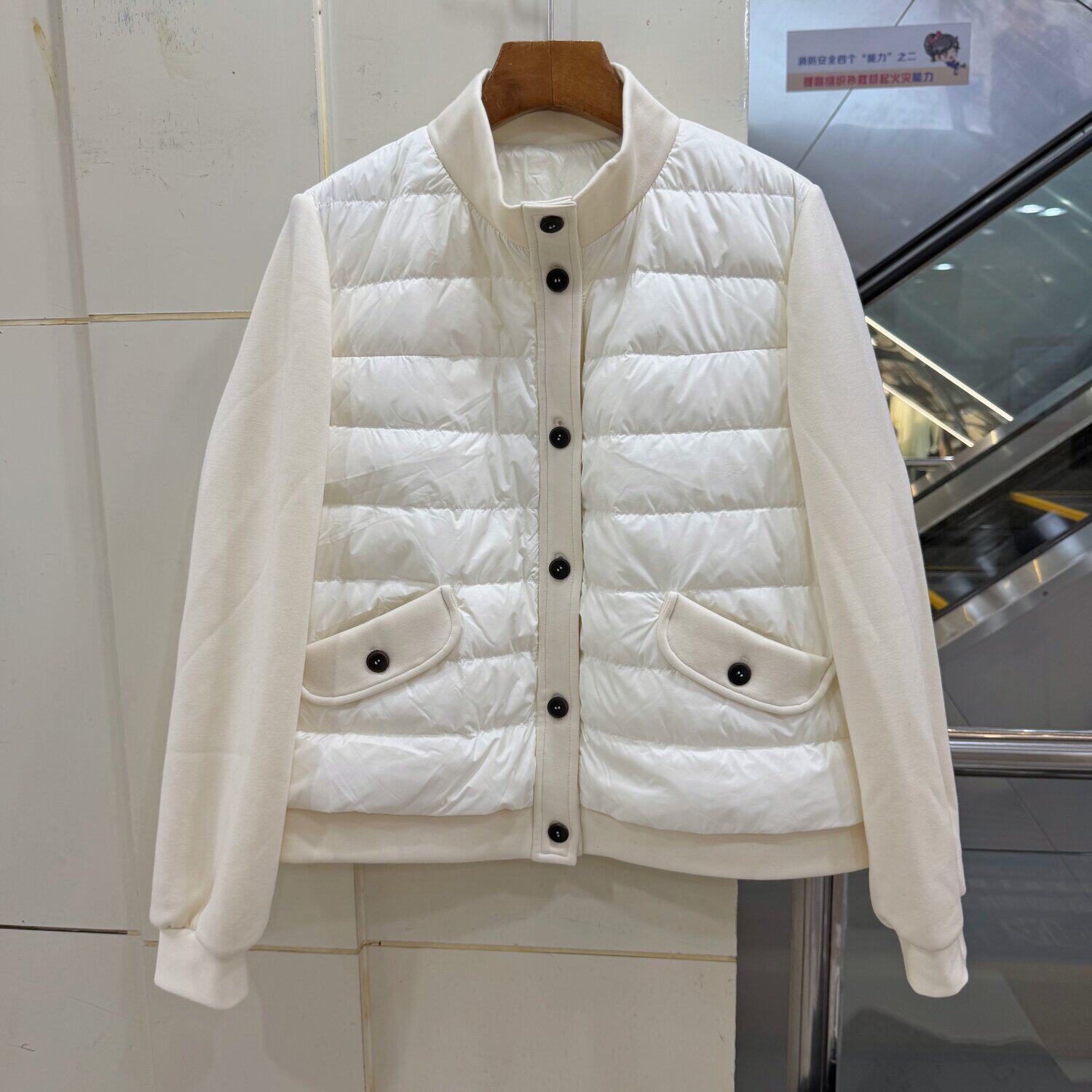 89281 单排扣立领太空棉拼接袖韩系轻奢减龄鹅绒羽绒服短外套秋冬