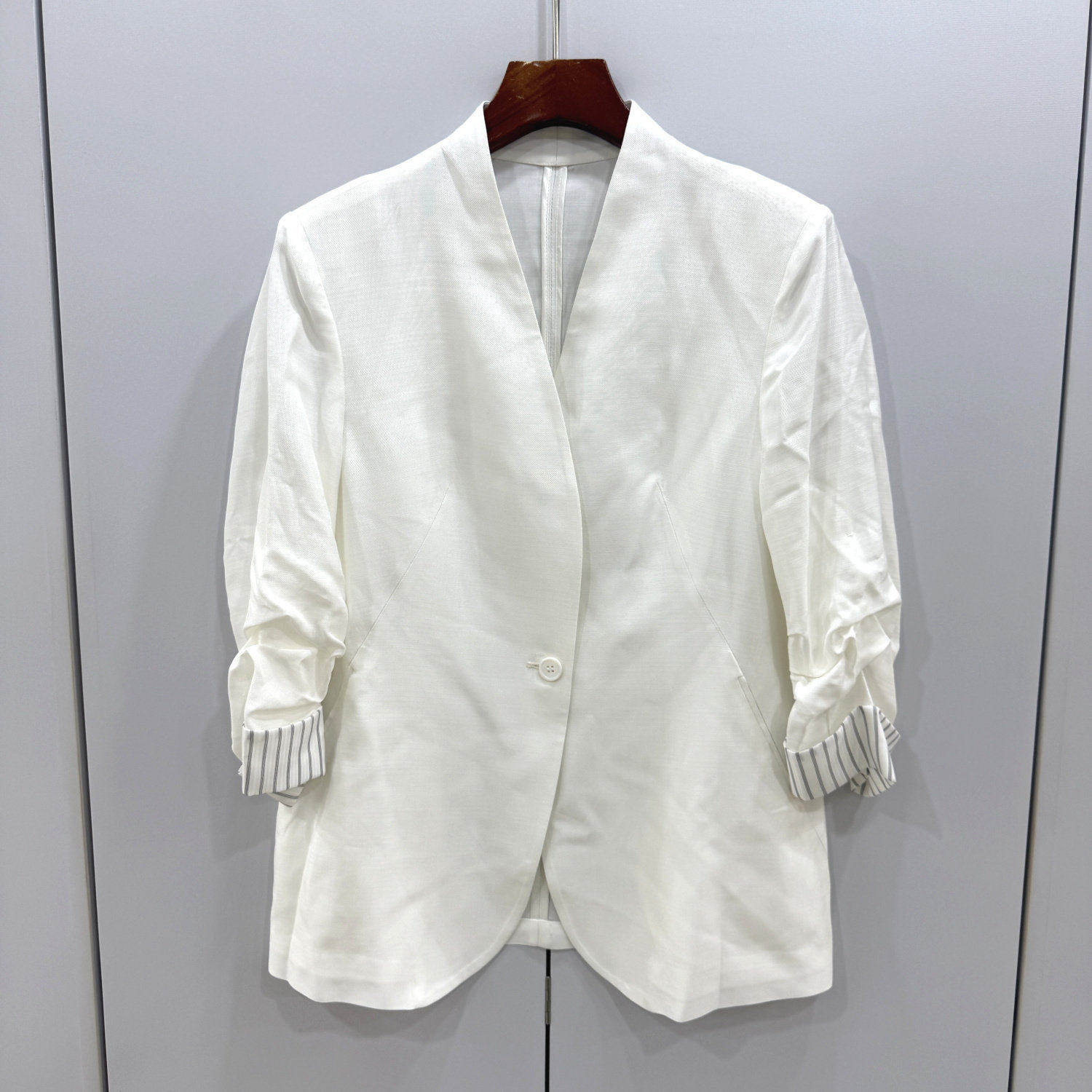 6328欧货2026春时尚拼条纹泡泡七分袖一粒扣休闲韩系醋酸西装外套