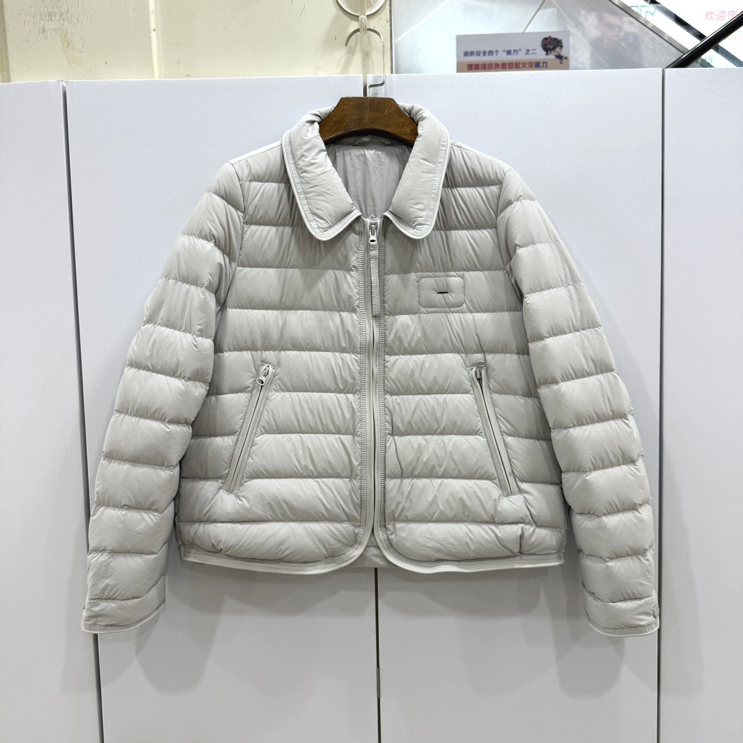 A85125欧洲站2025冬新款时尚压纹拉链翻领轻便舒适短装羽绒服外套