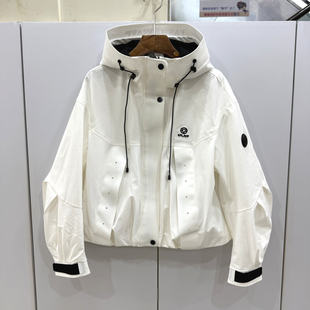 卡菲莱8809春2026高级感袖 标镂空五角星休闲宽松连帽冲锋衣短外套