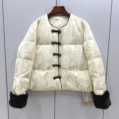 瓦琳汀娜72579欧洲站25冬盘扣圆领提花懒兔毛袖口国风鹅绒羽绒服