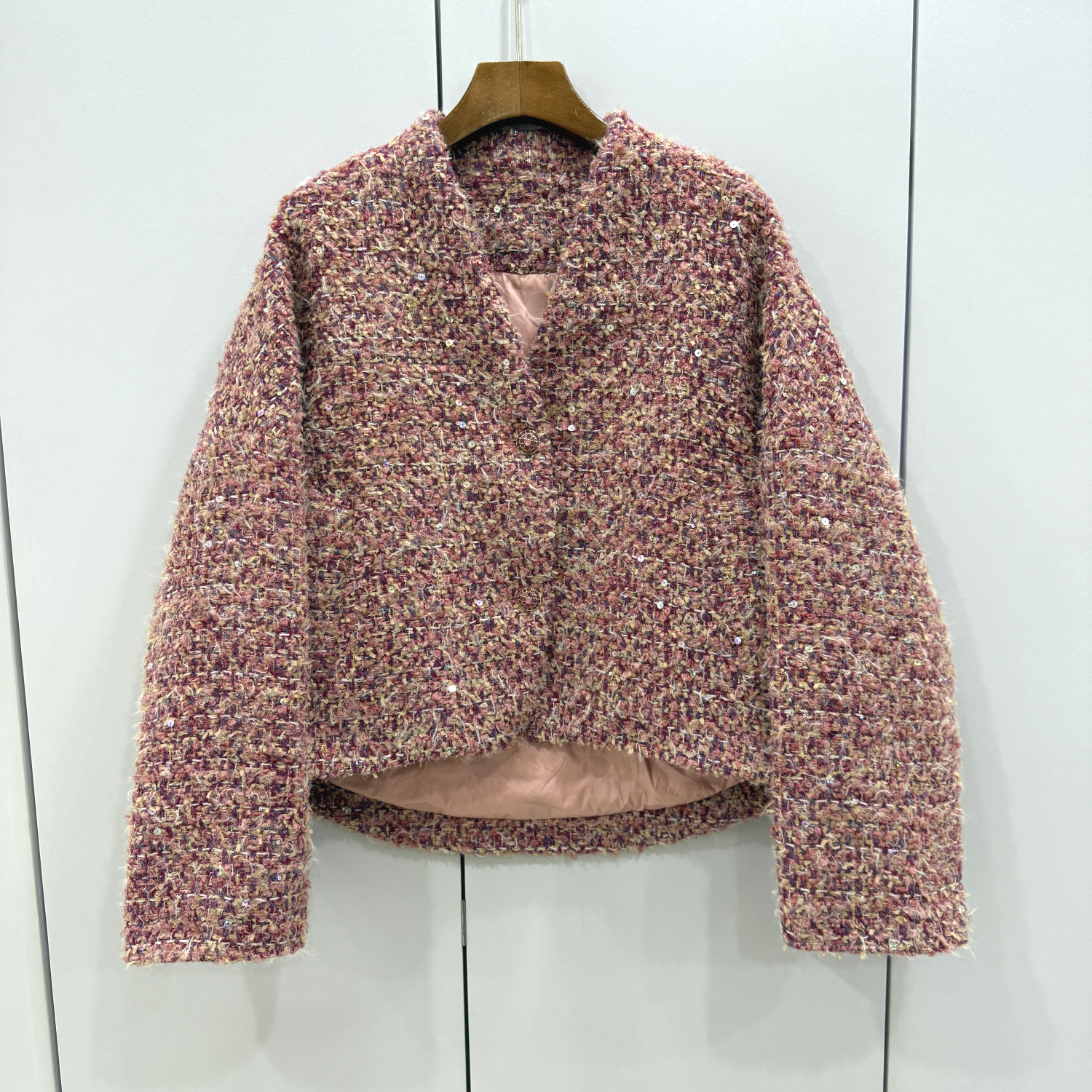 YSYS 33069 欧洲站25冬不规则门禁两粒扣V领亮片羊毛小香风羽绒服