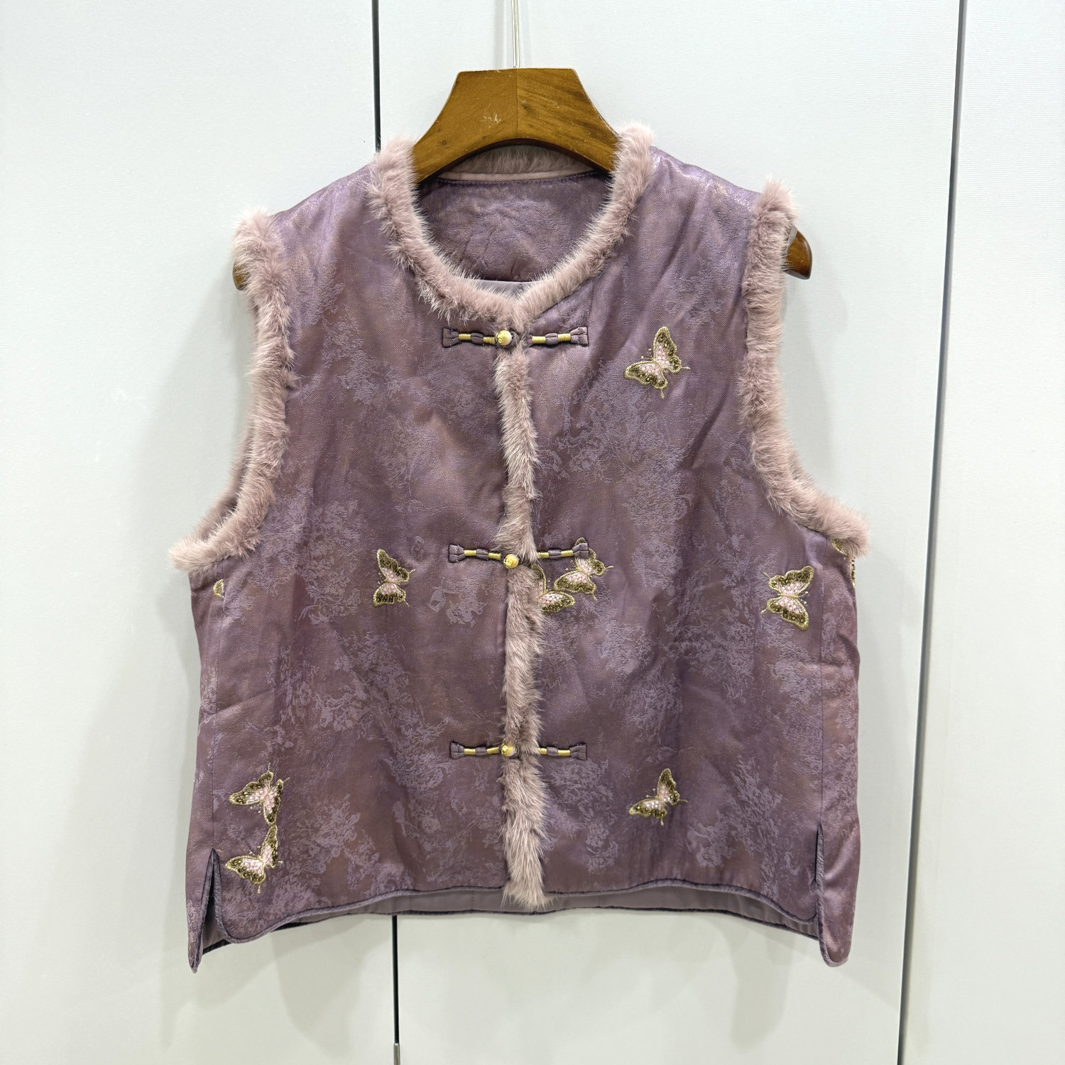 63267欧洲站25冬盘扣蝴蝶刺绣花水貂毛边人丝亚麻桑蚕丝夹棉马甲