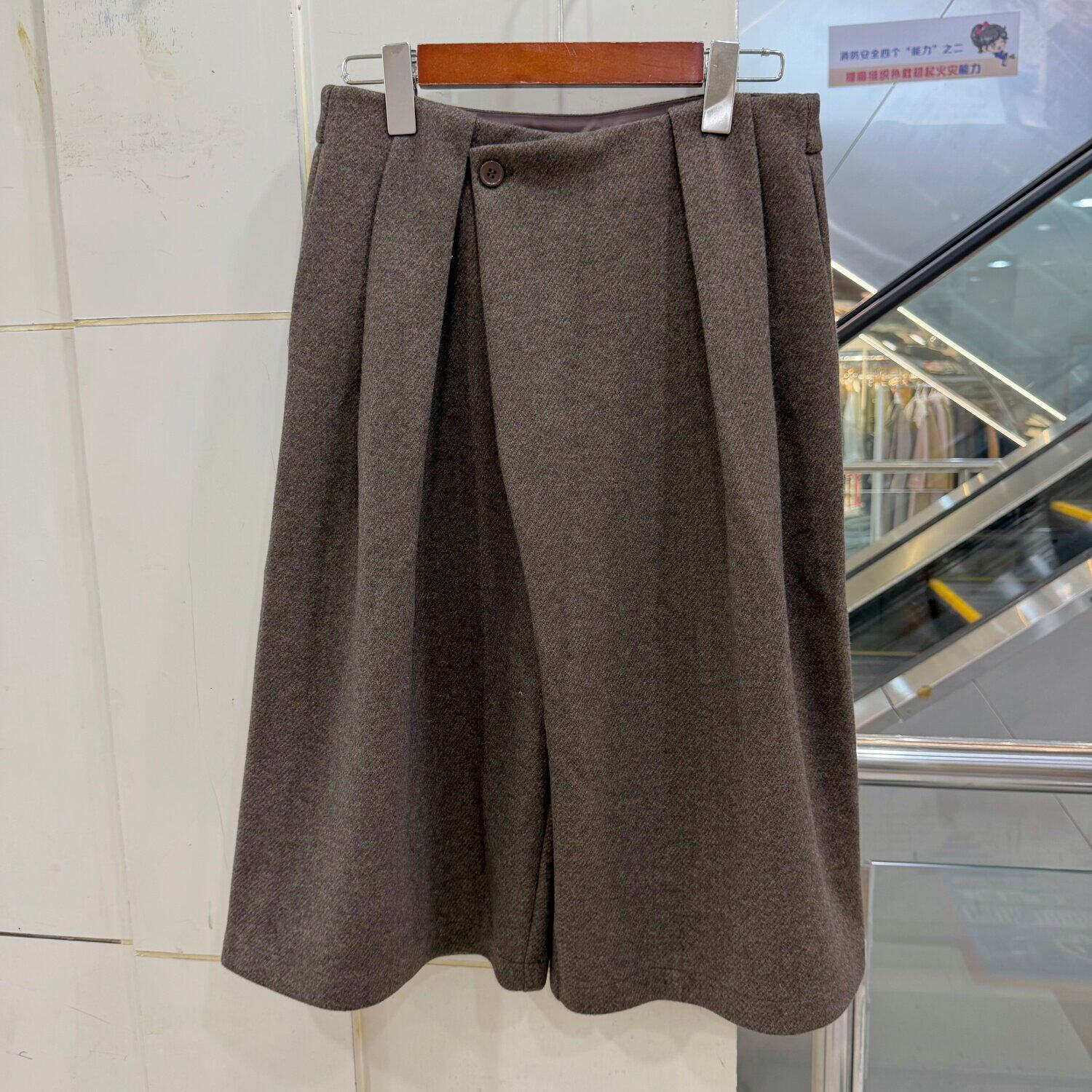 65C8316 斜门禁一粒扣拉链高腰休闲阔腿毛呢五分裤女裤欧货26秋冬