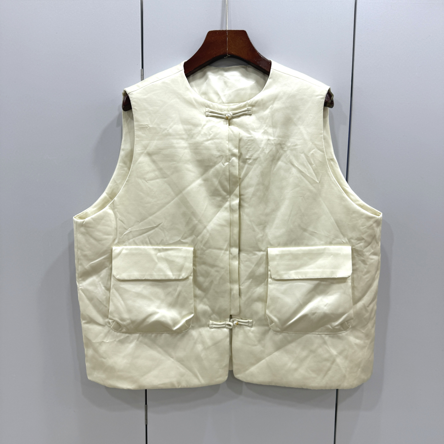 25K-D1833 欧洲站2025秋冬盘扣圆领大口袋桑蚕丝白鹅绒羽绒服马甲