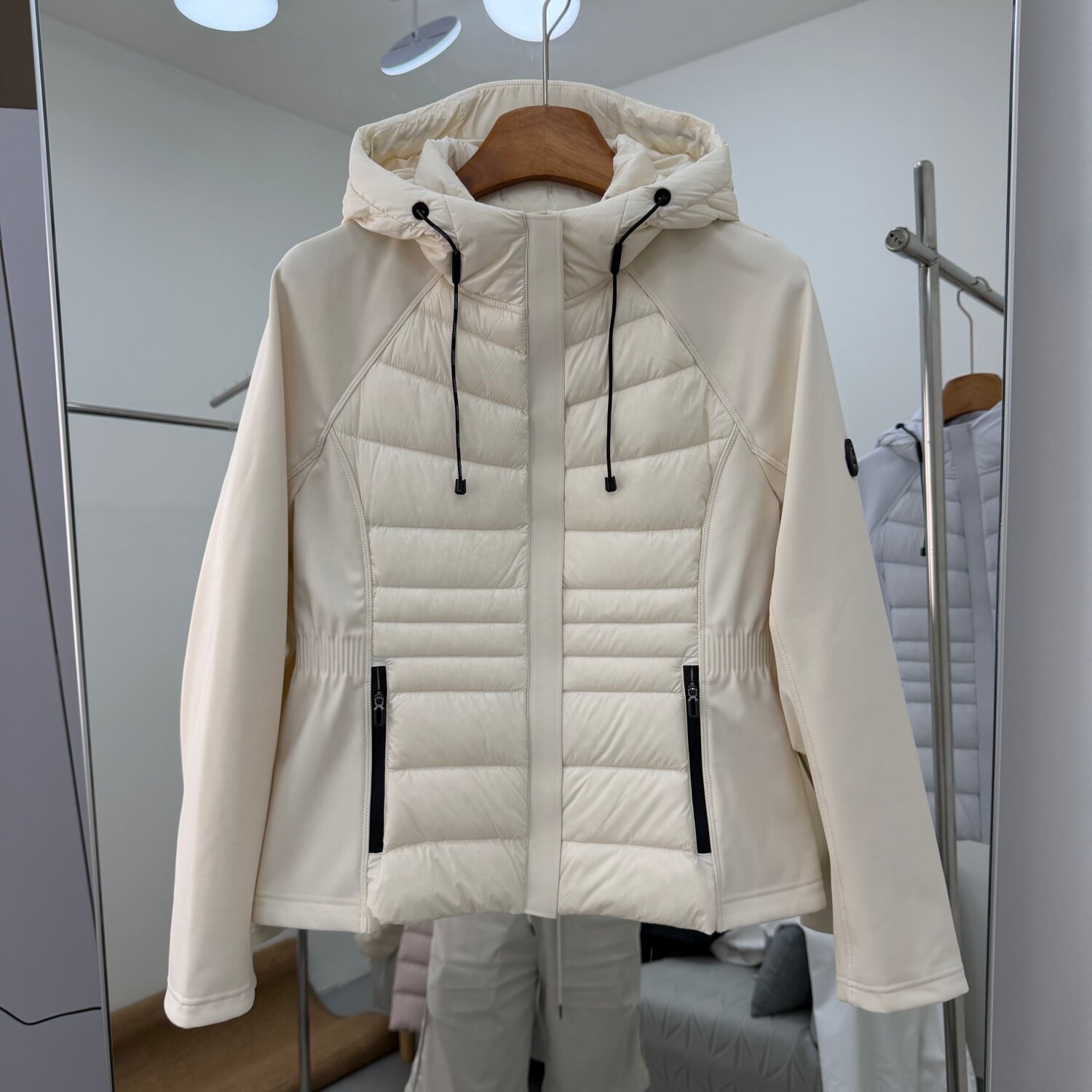 26W33027欧货修身连帽拼接羽绒服女轻薄短款显瘦保暖休闲外套秋冬