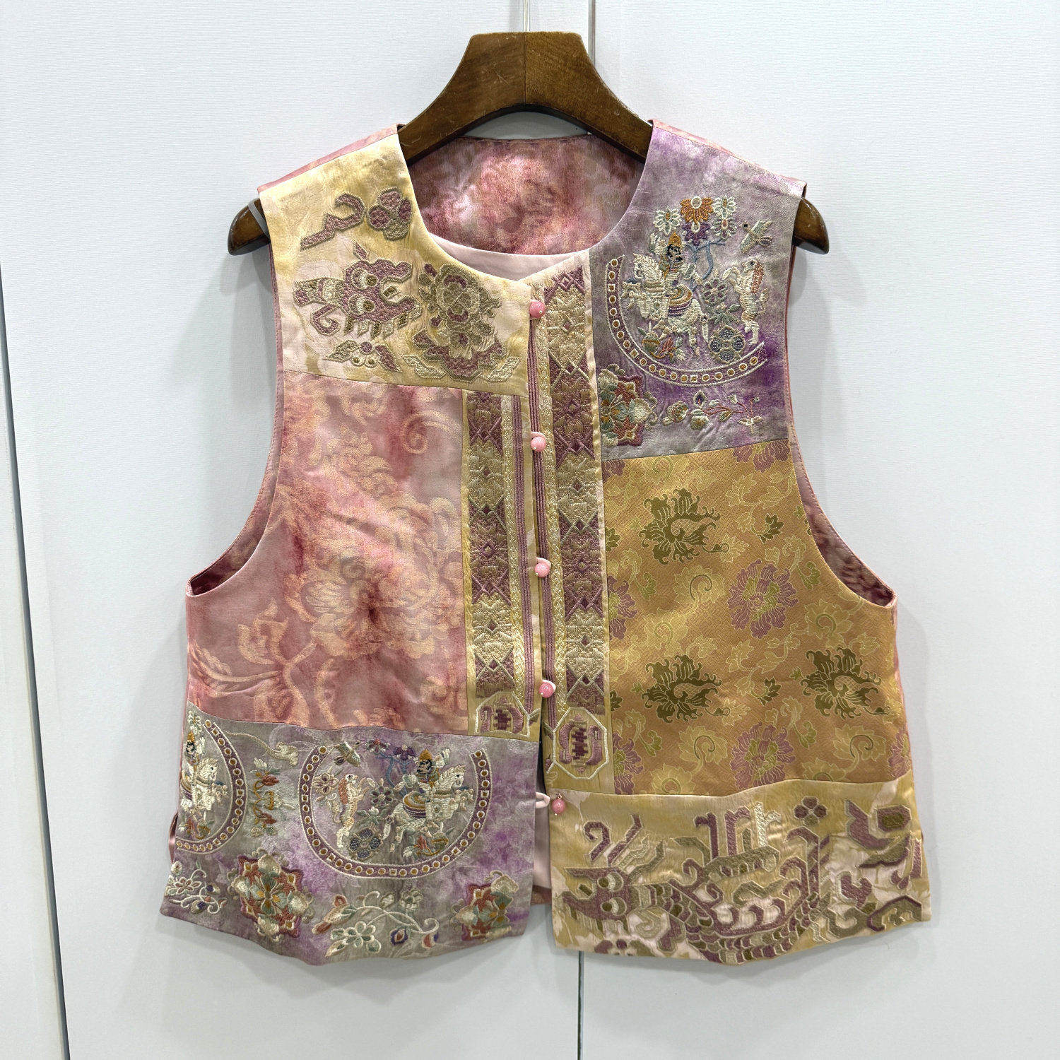 72058欧洲站2026春新款时尚圆领重工刺绣撞色轻奢国风马甲外套女