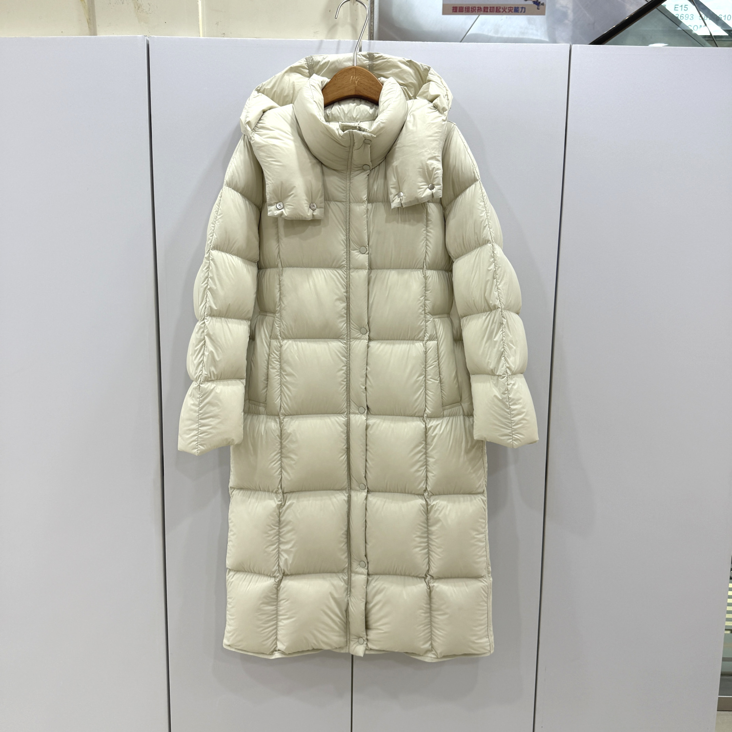 Assie AEY765韩版云朵泡芙羽绒服女长款过膝连帽加厚鹅绒服2025冬