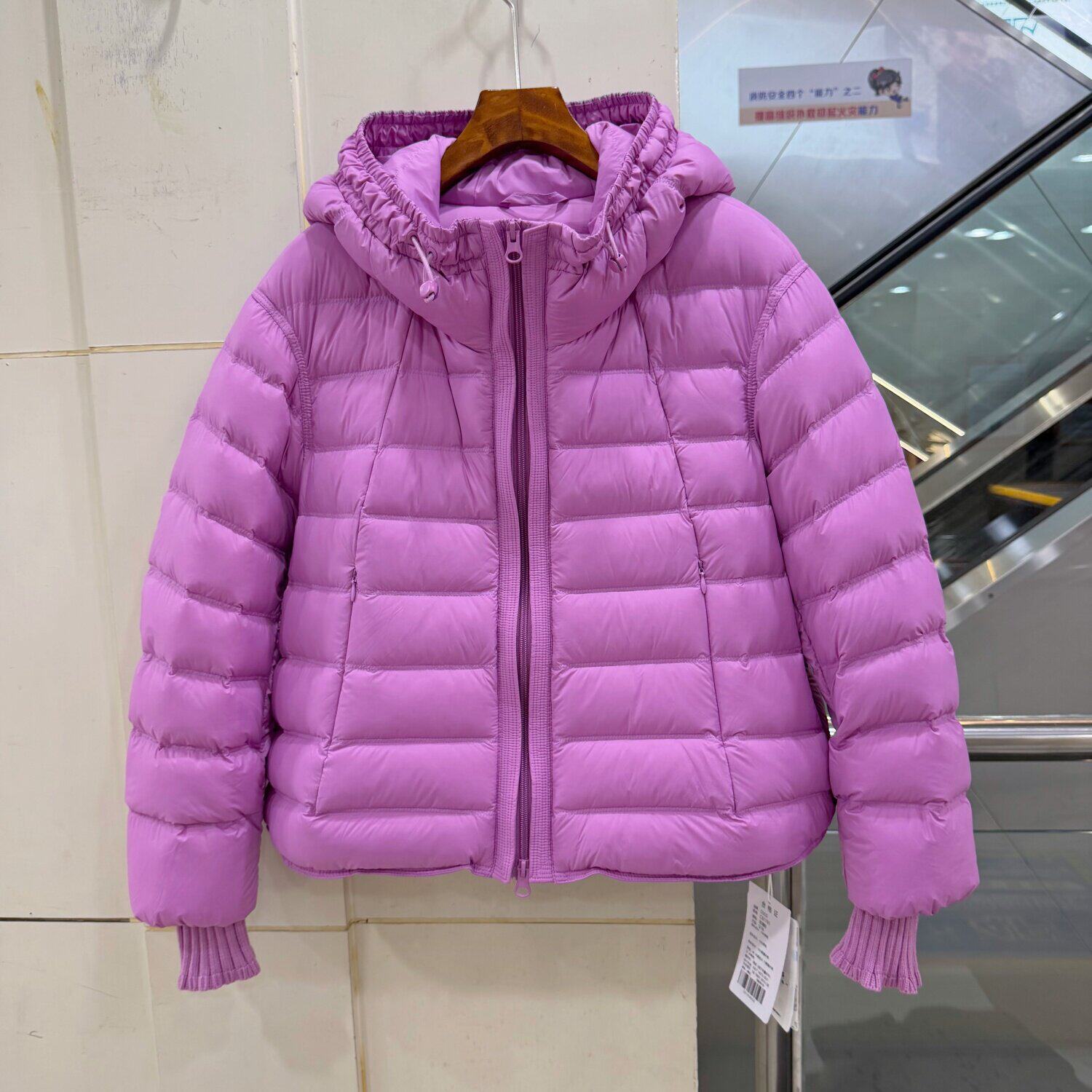 COCO C61191 针织袖口抽绳花苞连帽排骨条休闲阔版短装羽绒服冬装
