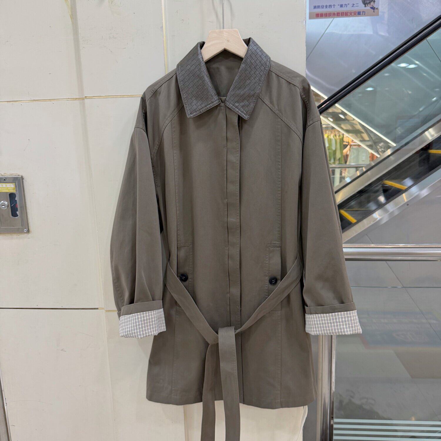 36629欧货通勤风拼皮翻领风衣女中长款腰带收腰宽松显瘦休闲外套