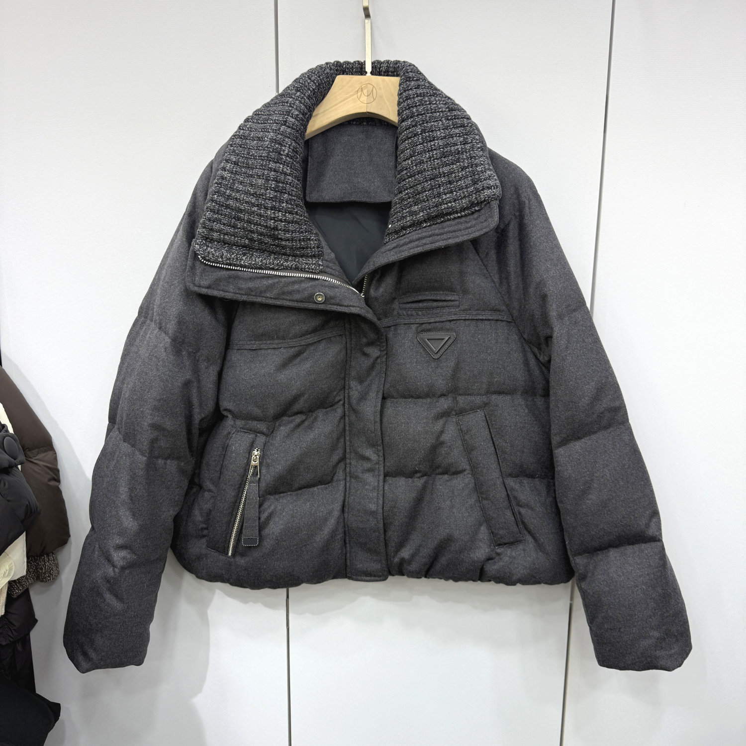 9739 欧洲站2025冬新款时尚保暖百搭显瘦短款针织翻领羽绒服外套