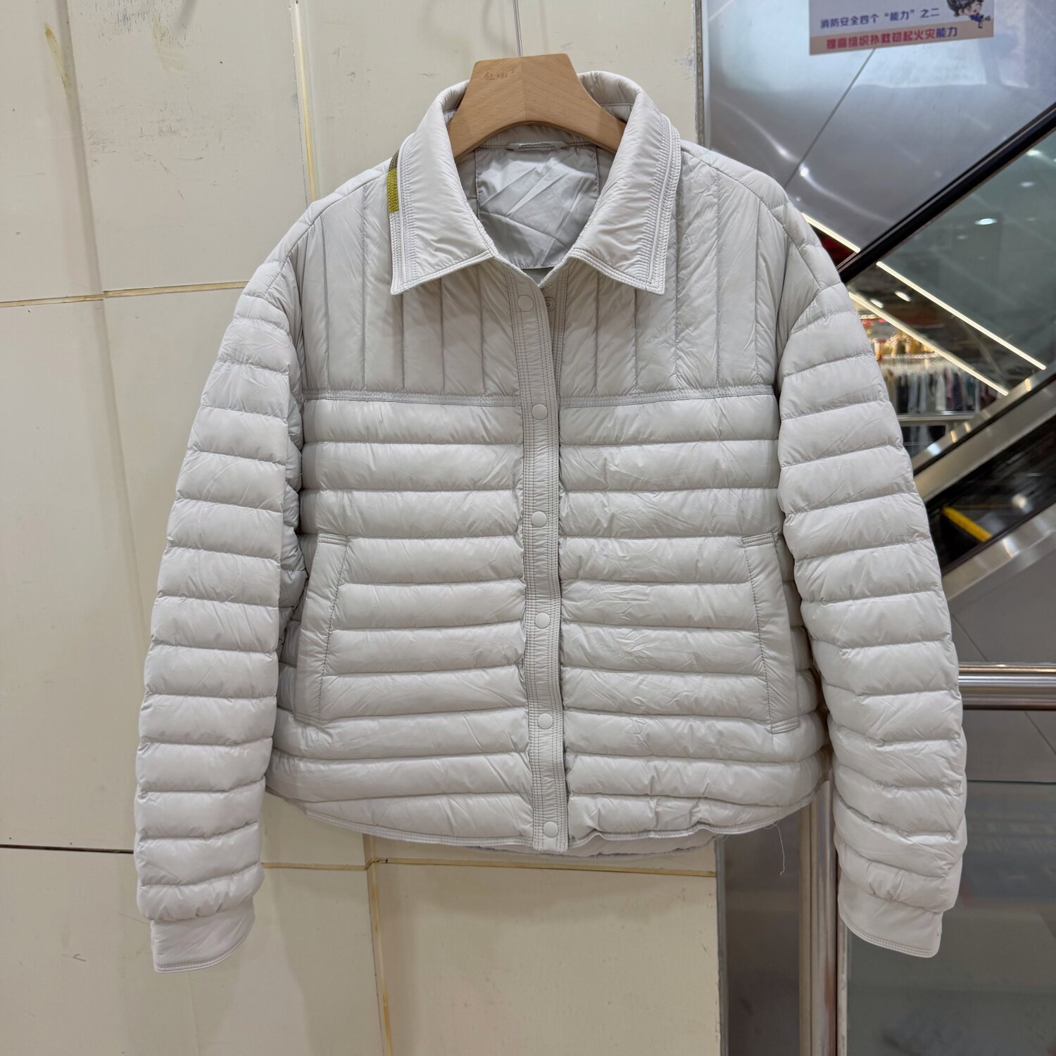 2N6808欧货轻薄排骨羽绒服女短款翻领90鸭绒保暖显瘦减龄外套秋冬