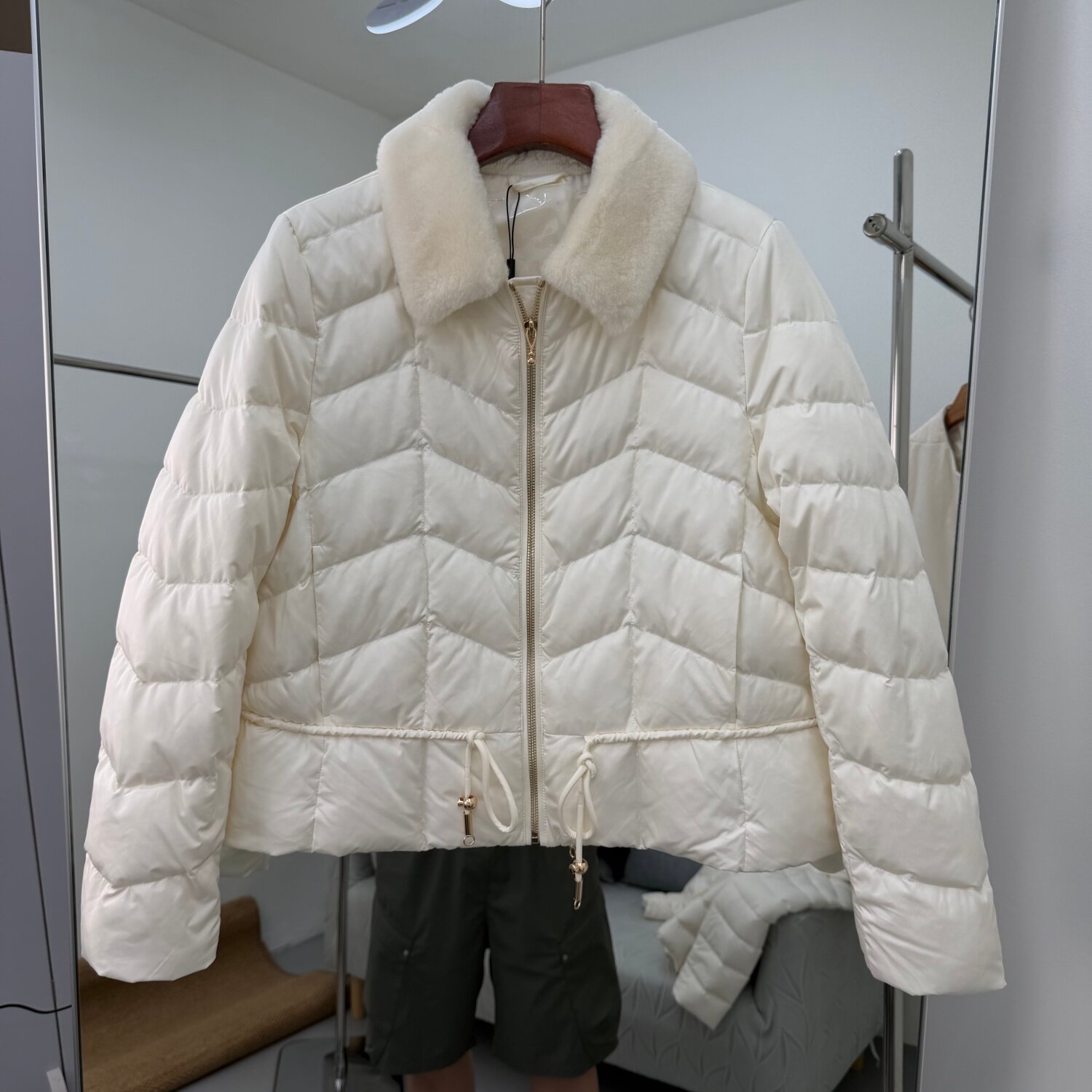 122欧洲站可脱卸羊羔毛翻领90白鹅绒轻薄羽绒服女短款抽绳收腰