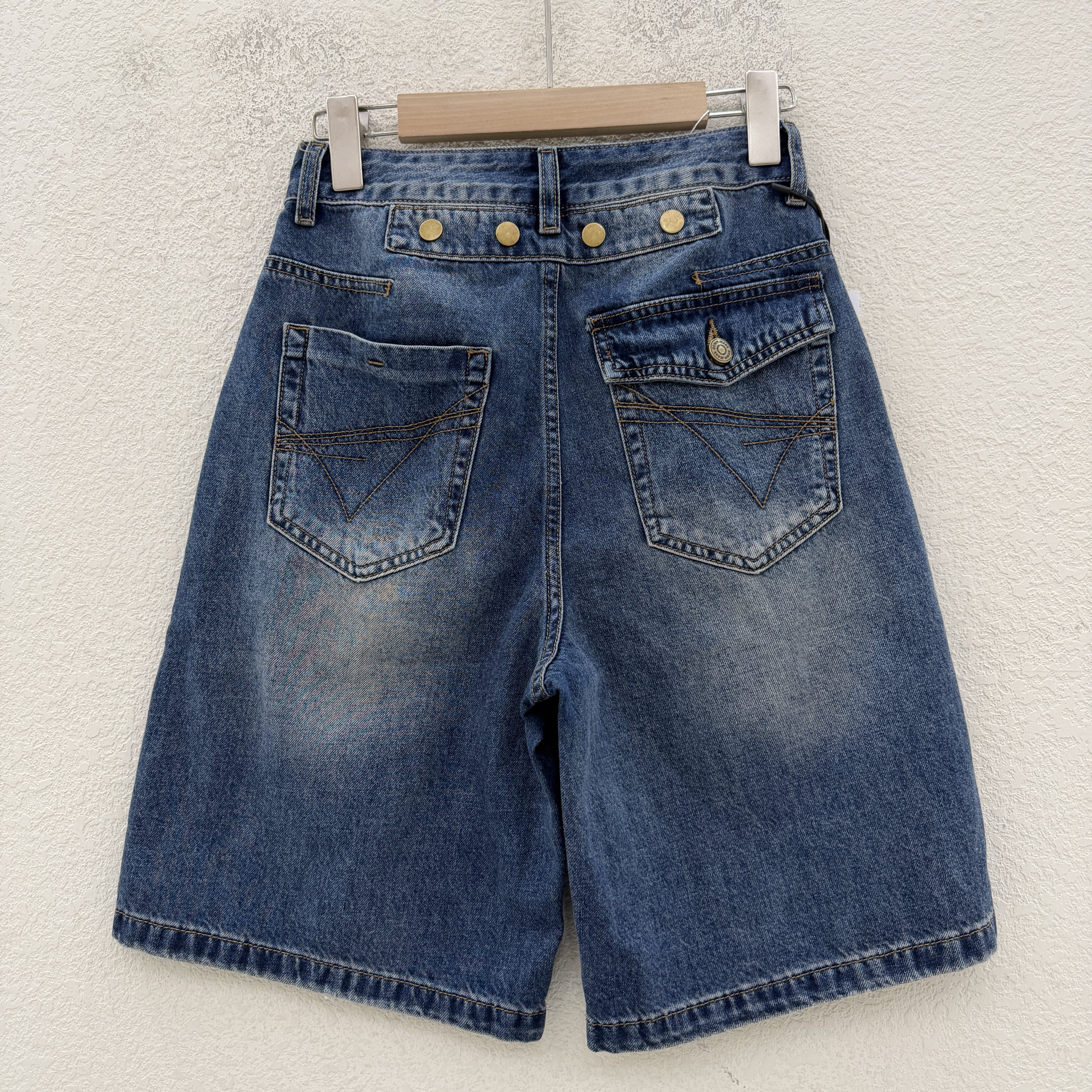 夏Q FASHION JEANS佐拿 芭度玄风9688牛仔裤女显瘦铆钉五分阔腿裤