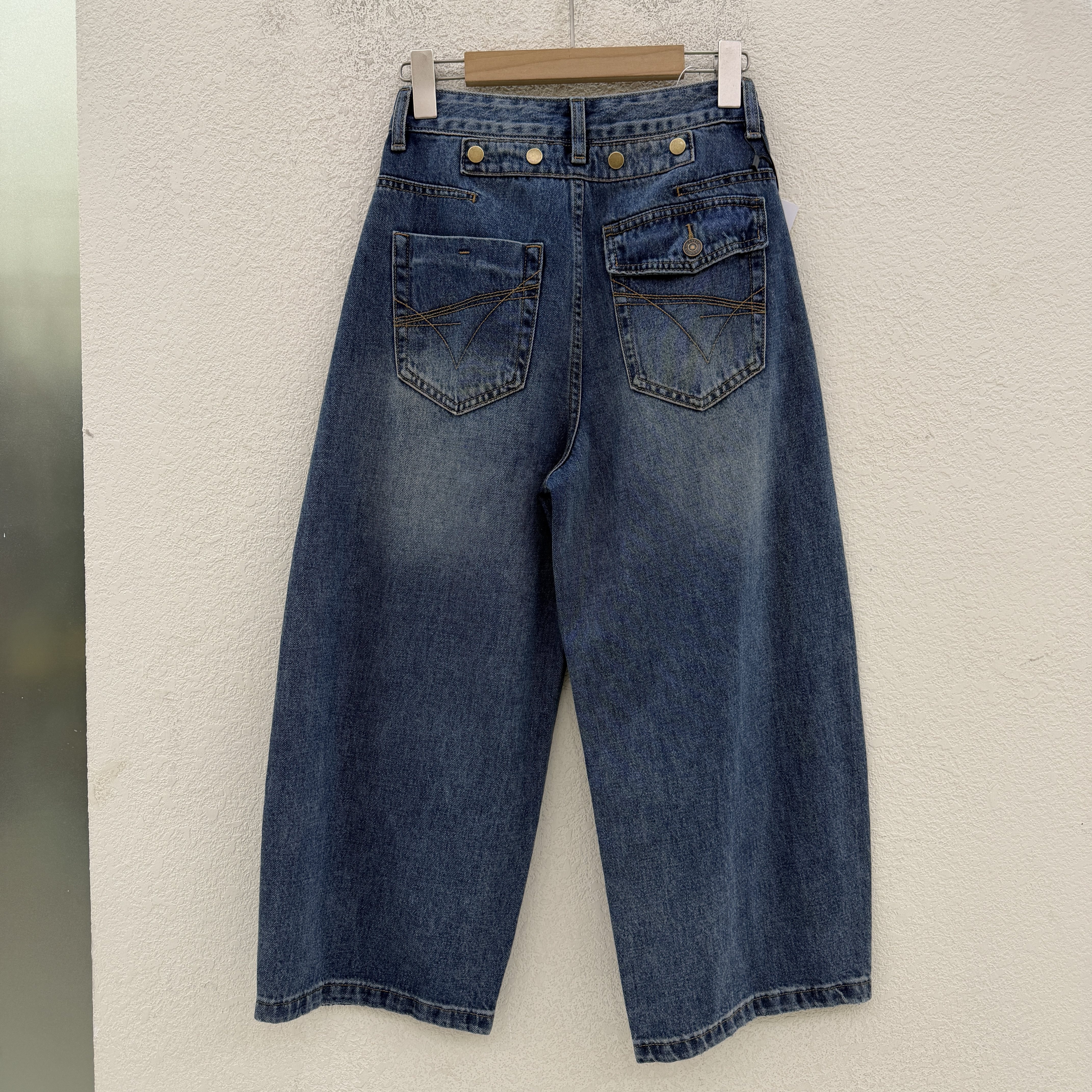 夏欧货Q FASHION JEANS佐拿 芭度玄风9638破洞弯刀八分裤牛仔女裤