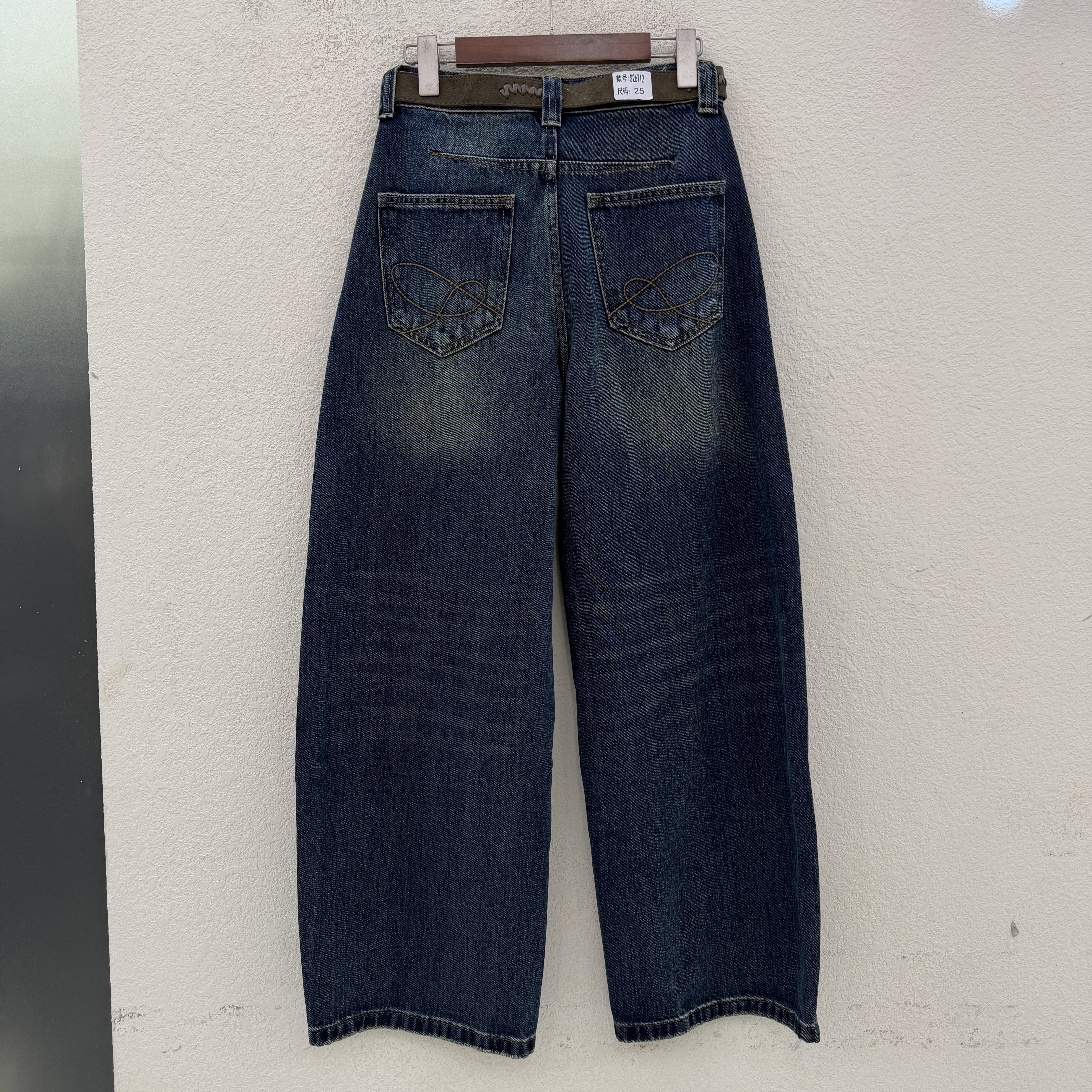 2026秋款JEANS金蚂蚁26712牛仔裤女高腰皮带弯刀裤刺绣花线拖地裤