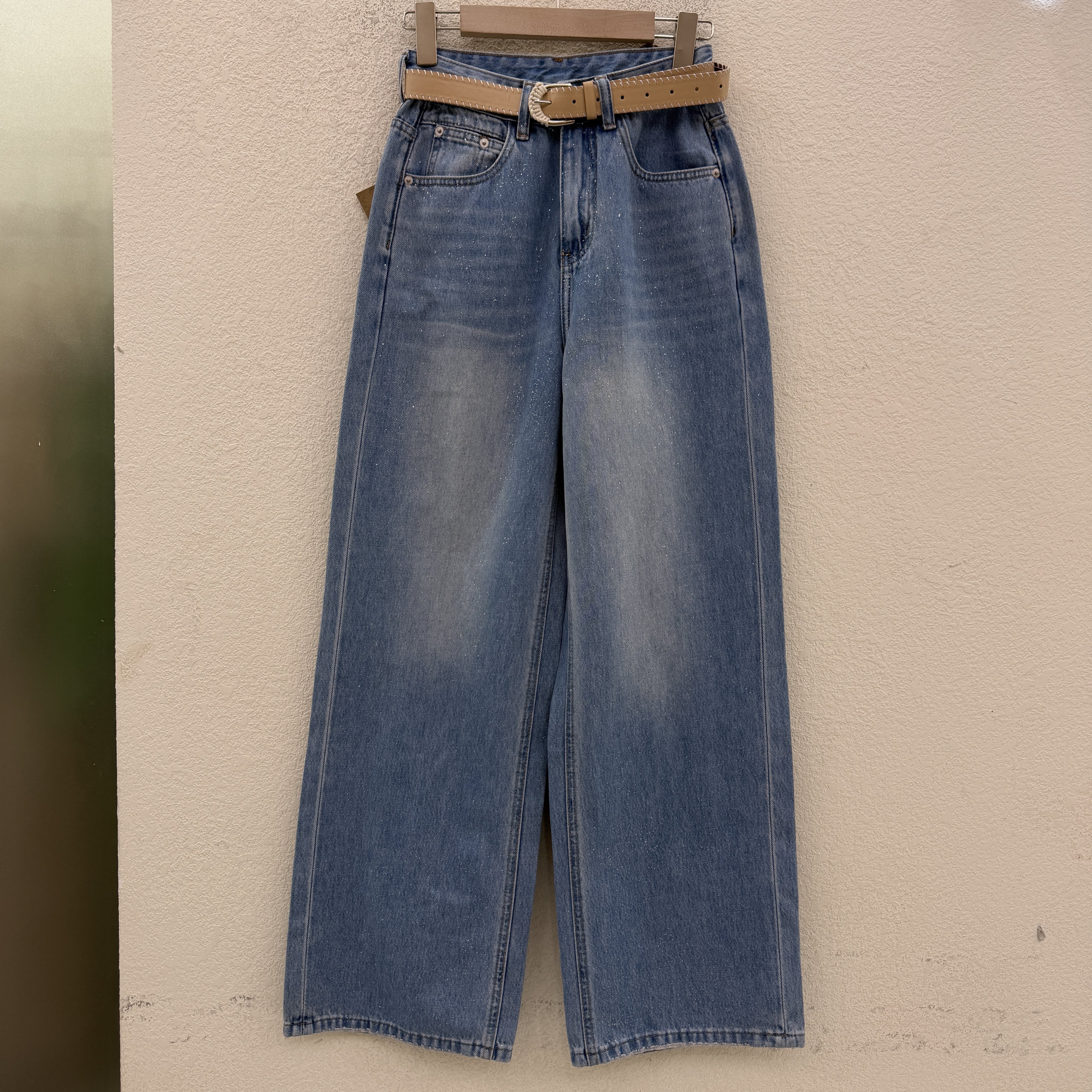 2026春夏新款Jeans爆犀牛26091浅蓝色宽松窄版女牛仔直筒阔腿裤