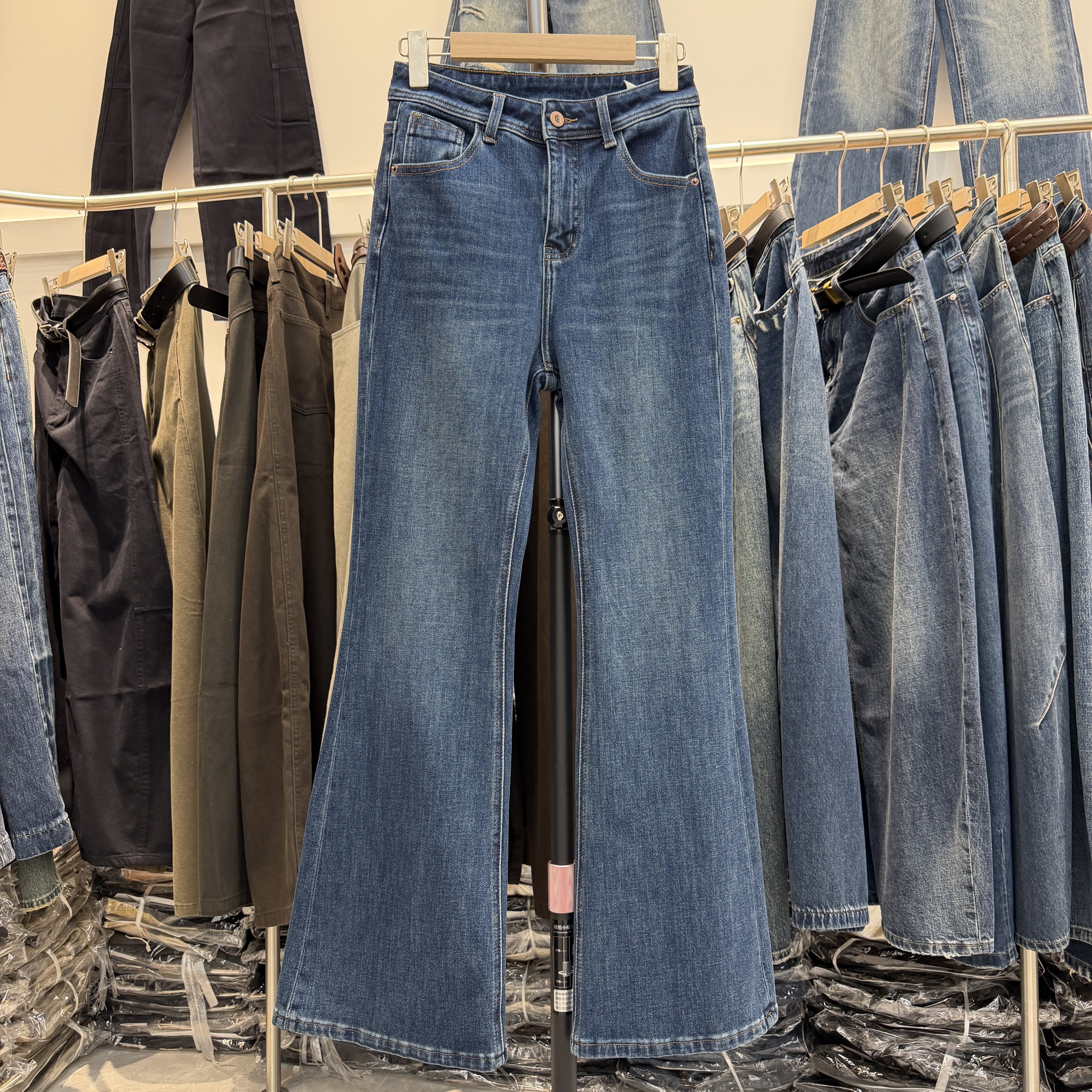 2026秋款YAK JEANS阿里莎莎87868高腰显瘦微喇牛仔裤女拖地喇叭裤