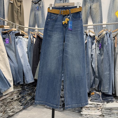 2026春新款Jeans易人82231浅蓝色宽松显瘦窄版女牛仔直筒阔腿裤