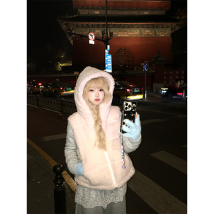 JMJ 保暖休闲百搭慵懒叠穿外套 韩系爱心刺绣毛绒连帽棉马甲女冬季