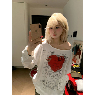 T恤女休闲显瘦露肩打底衫 复古爱心印花破洞斜肩长袖 上衣 美式 JMJ