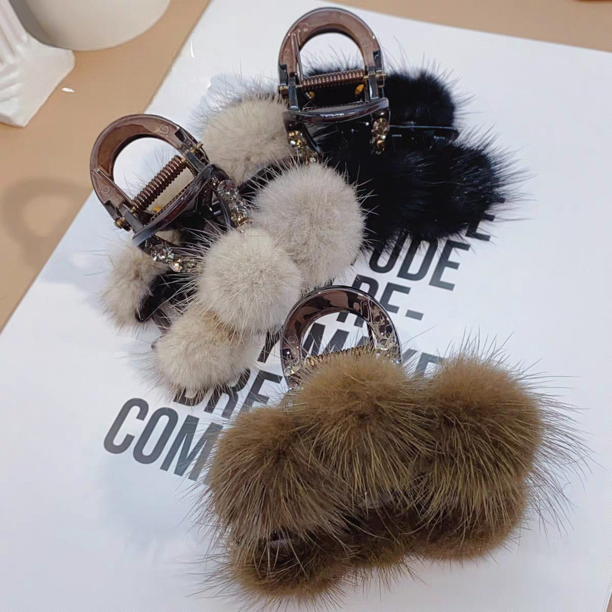 秋冬韩国新款8cm水貂毛抓夹大号毛茸茸毛球鲨鱼夹后脑勺夹子发饰