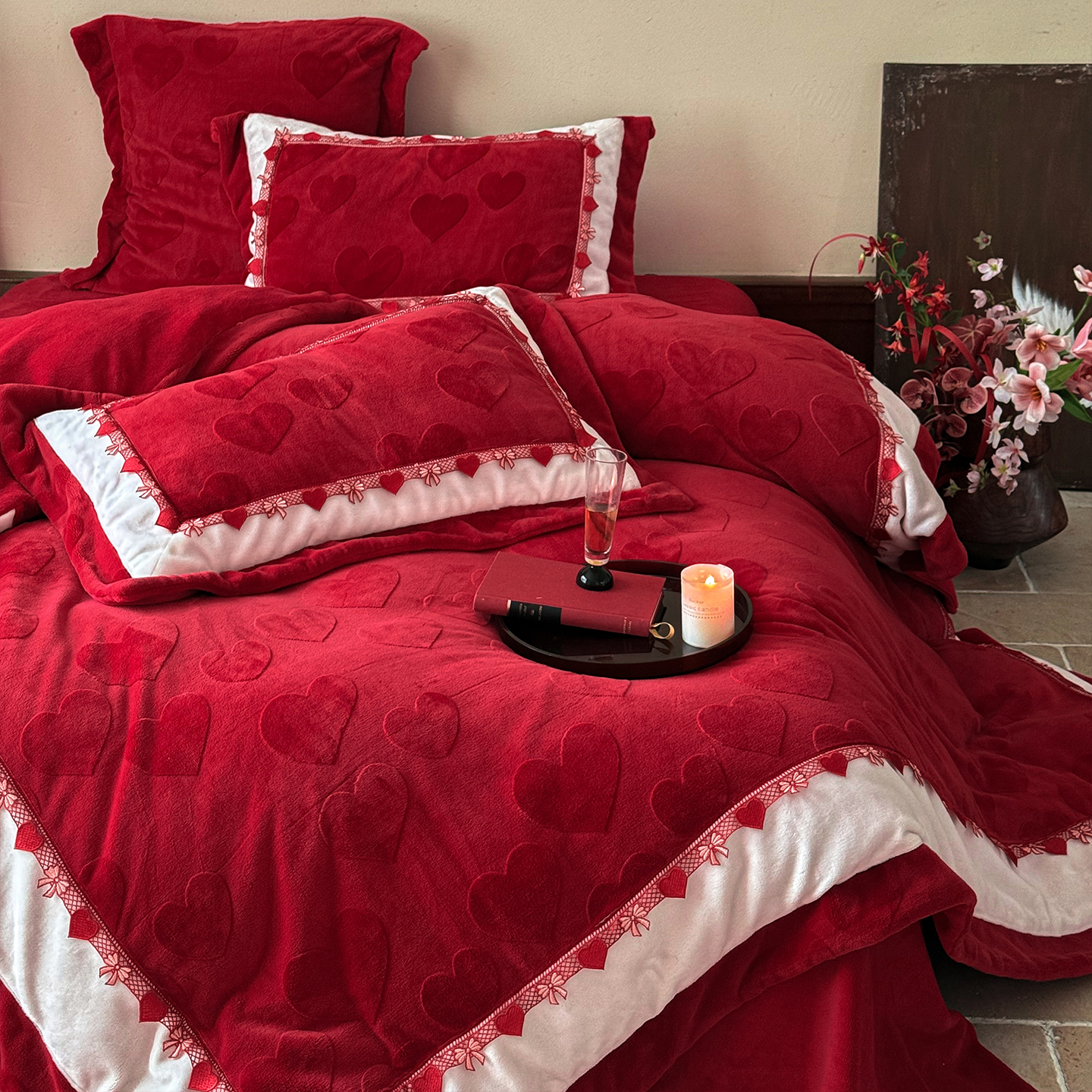 高端牛奶绒四件套红色结婚庆被套床单喜被爱心雕花冬季床品珊瑚绒