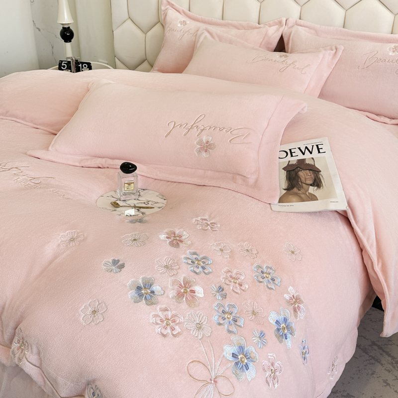 高端粉色花朵牛奶绒刺绣四件套