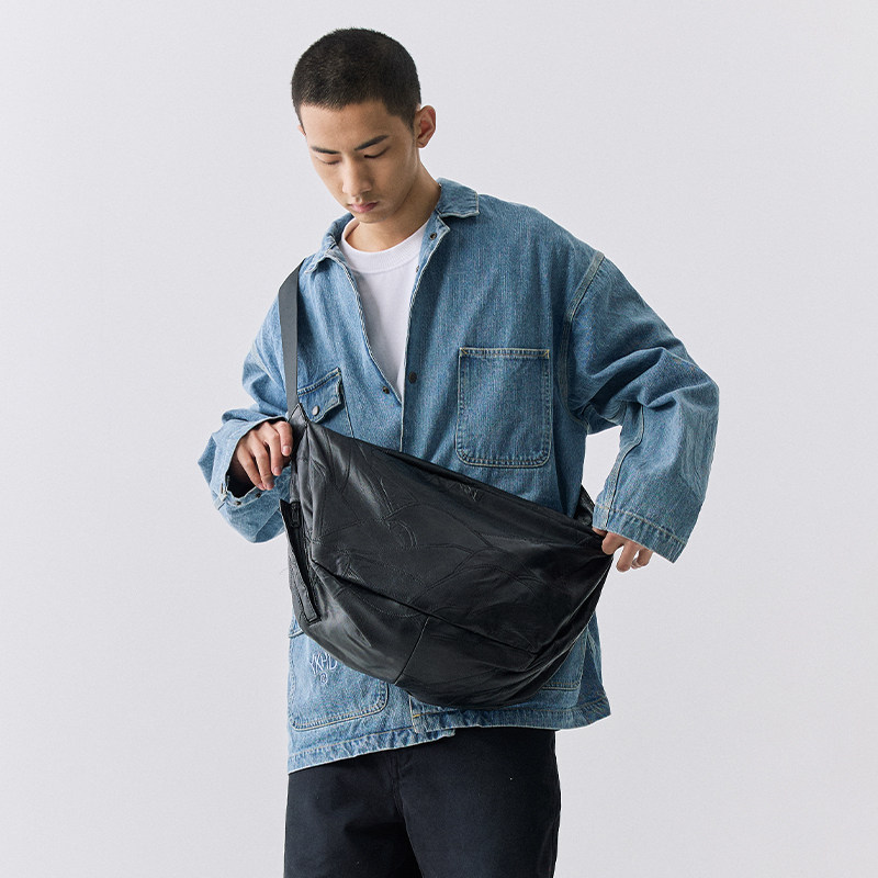 进口纯牛皮不规则缝线简约斜挎包