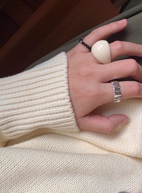 HS ｜ 树脂米白色小胖墩闭口戒指