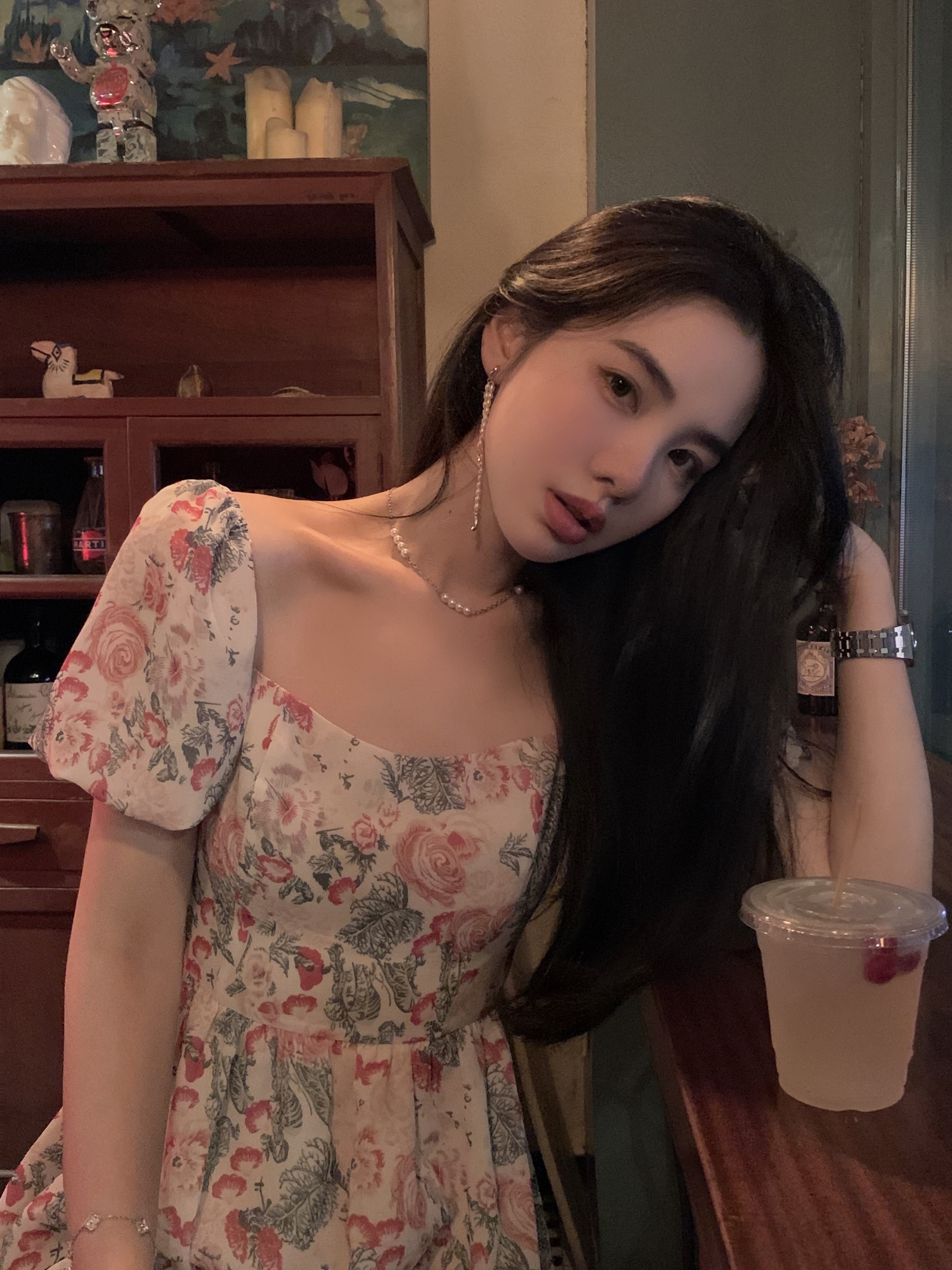 Qiu rouyao's new wine stained rose with mosquito blood bubble sleeve square collar skirt at 0:00 on April 12