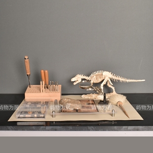 屿物为居 样板间架空层书房书桌恐龙化石考古研究主题摆件组饰品