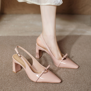 软皮后空一字带扣漆皮高跟鞋 杏色包头凉鞋 女尖头粗跟2026春夏新款