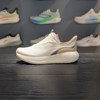 李宁女子一脚蹬软弹透气休闲鞋