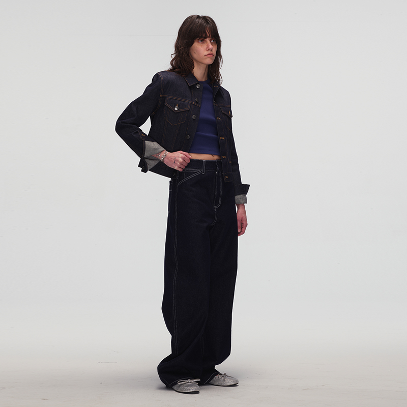 ECHOADE时髦灵动 正肩版型微露腰线延展比列利落短款牛仔外套夹克