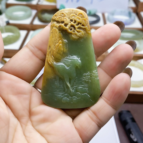 河磨玉 骏马奔腾 双面雕工