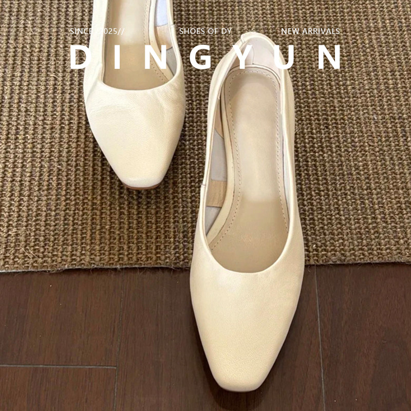 黑色/米白色舒适不累脚通勤单鞋