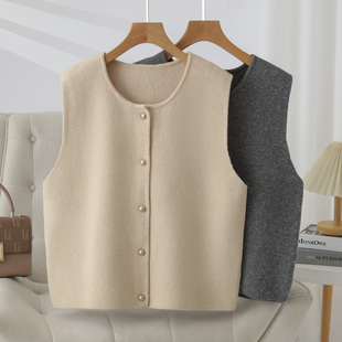 大码针织马甲女2024秋季新款胖mm时尚圆领小金扣毛线坎肩背心外套