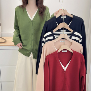 假两件针织衫女大码2024秋季新款胖妹妹显瘦正肩v领拼接撞色开衫