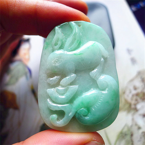 天然缅甸翡翠A货老坑种精雕精美水润如意玉兔吊坠配证书