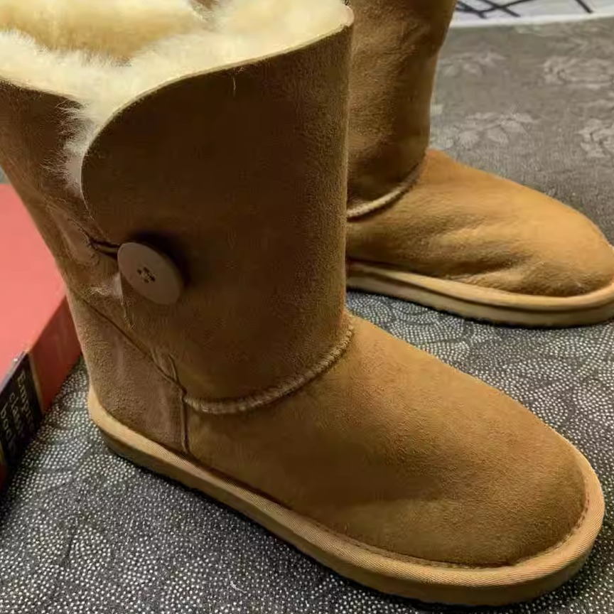 瑕疵处理（看说明）冬季新款真皮羊皮毛一体 一粒扣中筒靴 61-1