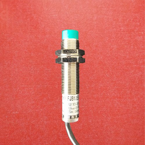 IP68防水M12模拟量接近开关0-10v