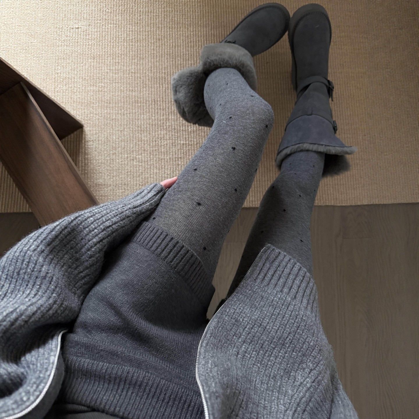 快看呀！miu系灰短裤＋深灰袜叠穿！.搭配显腿直又细更有慵懒感,女士内衣/男士内衣/家居服,连裤袜/打底袜,淘宝优惠券,粉丝福利购,淘宝优惠卷