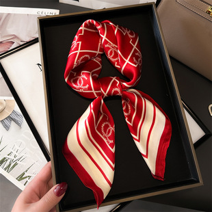 小香风丝巾新款围巾女士方巾70cm洋气百搭字母骏马披肩仿真丝