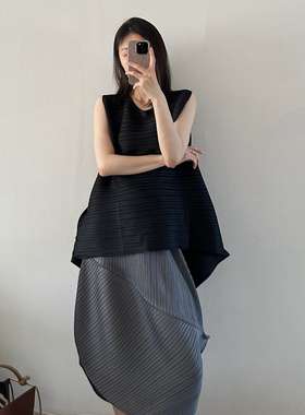 TVTV 马戏团～褶皱廓形黑色背心拼接炭灰不规则半裙套装